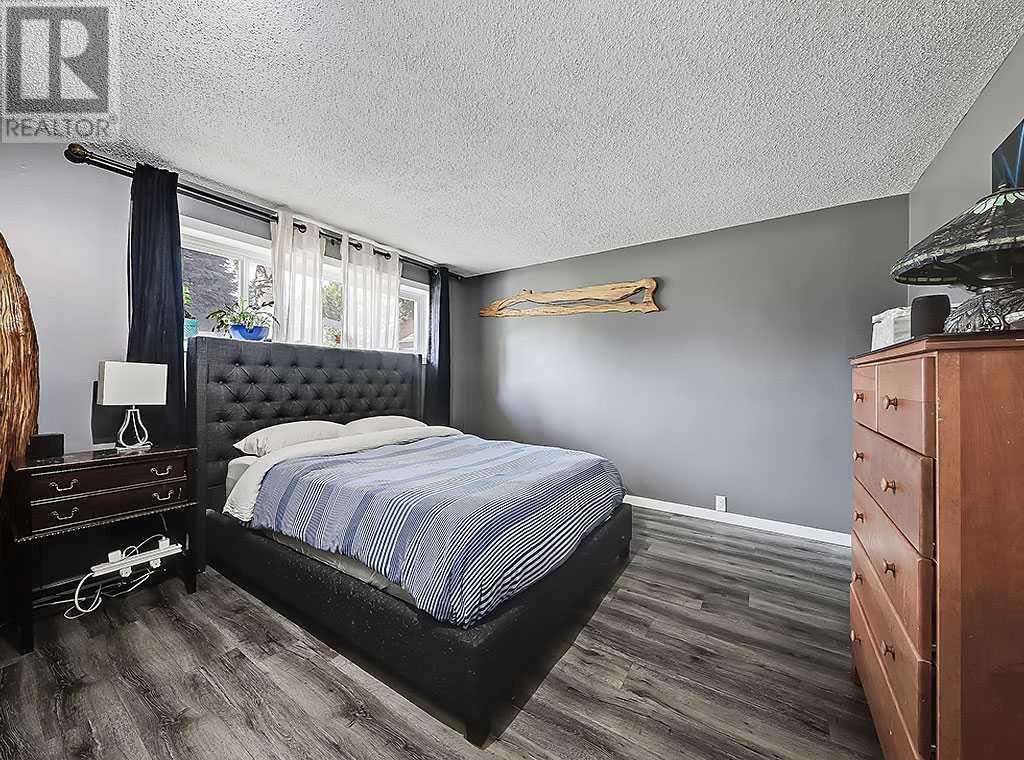 Single Family House Bi-level for Sale in  Lysander Place SE Ogden Calgary 
