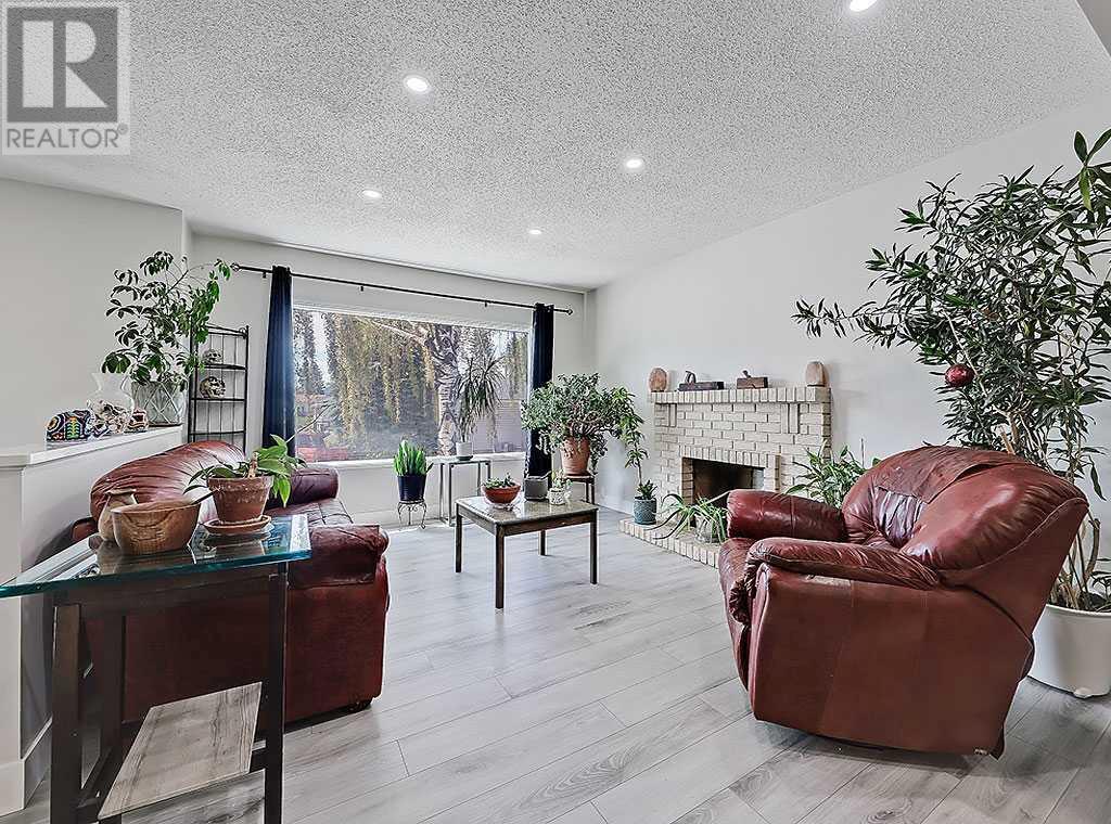 Single Family House Bi-level for Sale in  Lysander Place SE Ogden Calgary 
