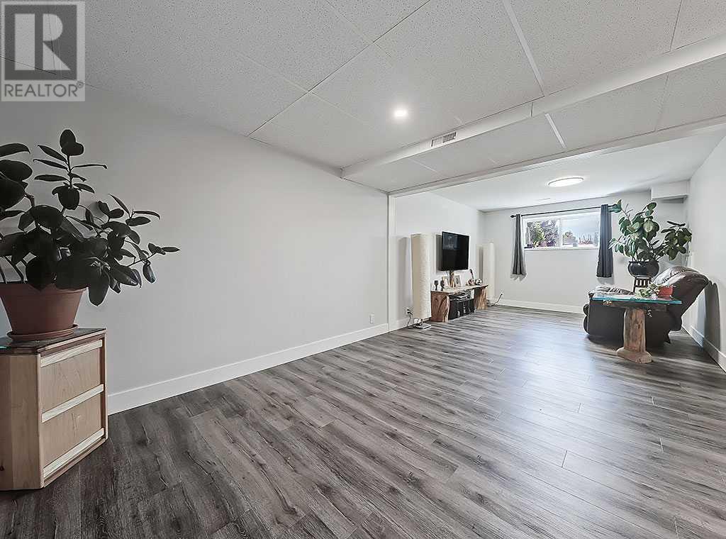 Single Family House Bi-level for Sale in  Lysander Place SE Ogden Calgary 