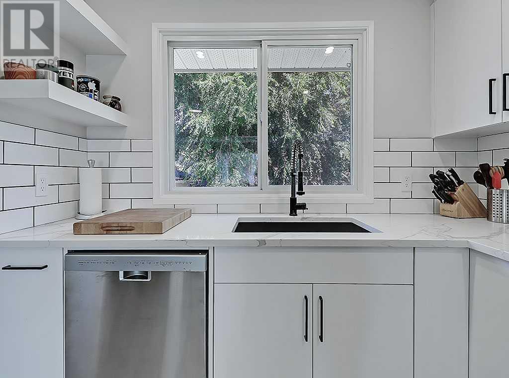 Single Family House Bi-level for Sale in  Lysander Place SE Ogden Calgary 