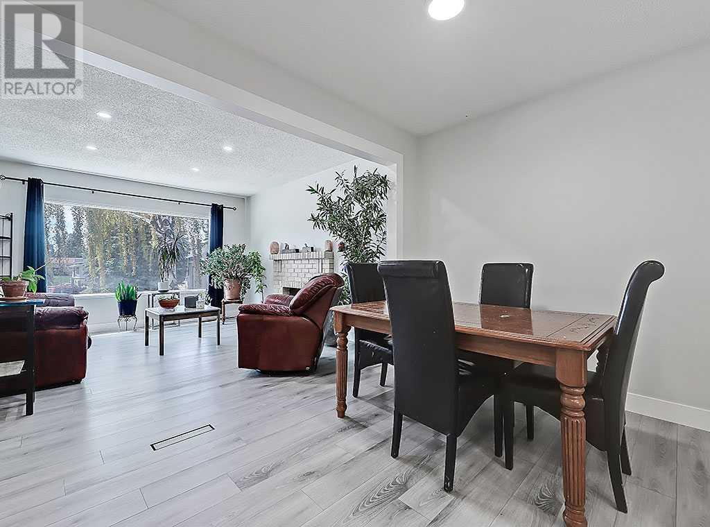 Single Family House Bi-level for Sale in  Lysander Place SE Ogden Calgary 