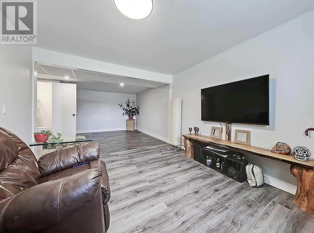 Single Family House Bi-level for Sale in  Lysander Place SE Ogden Calgary 