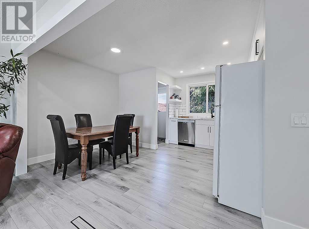 Single Family House Bi-level for Sale in  Lysander Place SE Ogden Calgary 