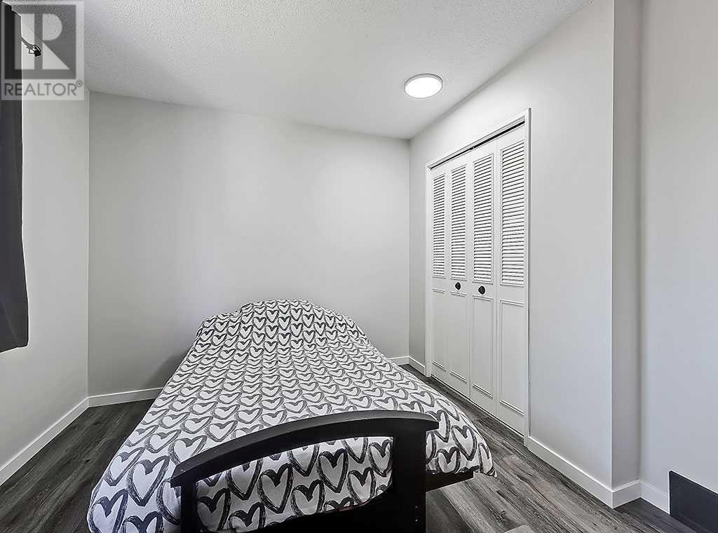 Single Family House Bi-level for Sale in  Lysander Place SE Ogden Calgary 