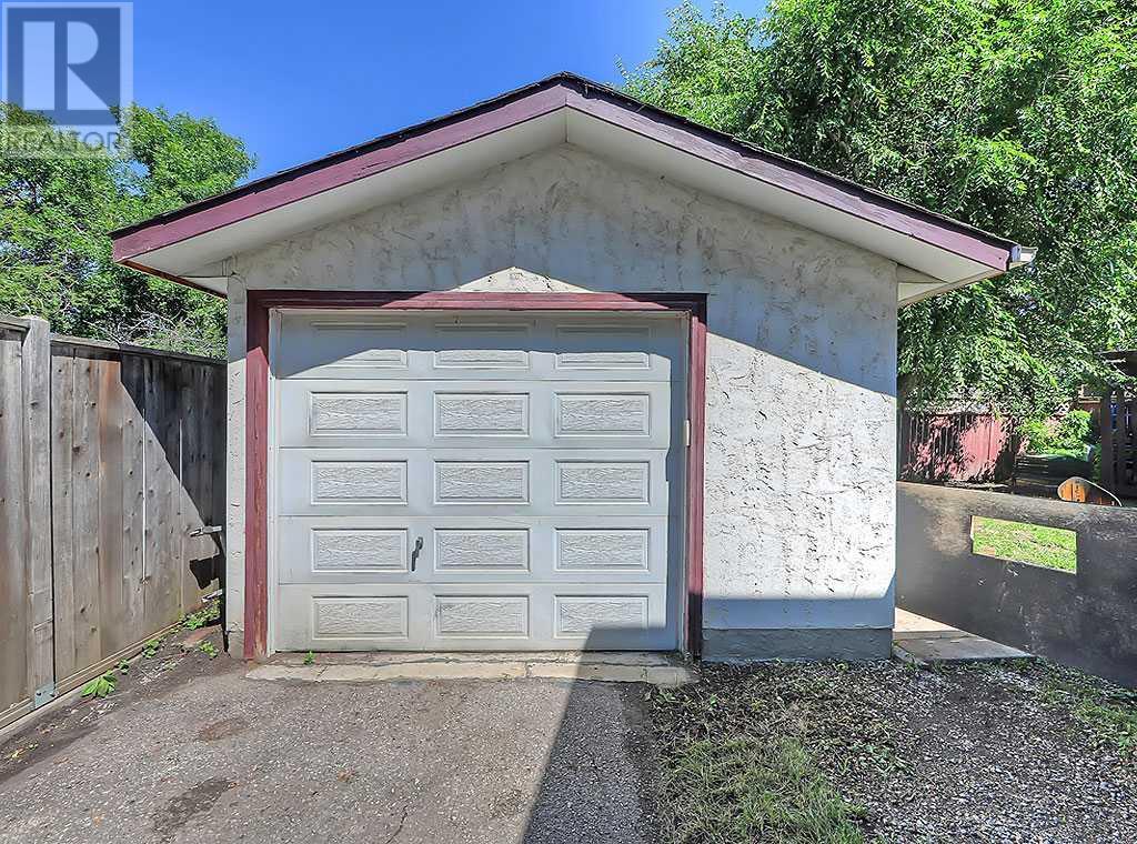 Single Family House Bi-level for Sale in  Lysander Place SE Ogden Calgary 