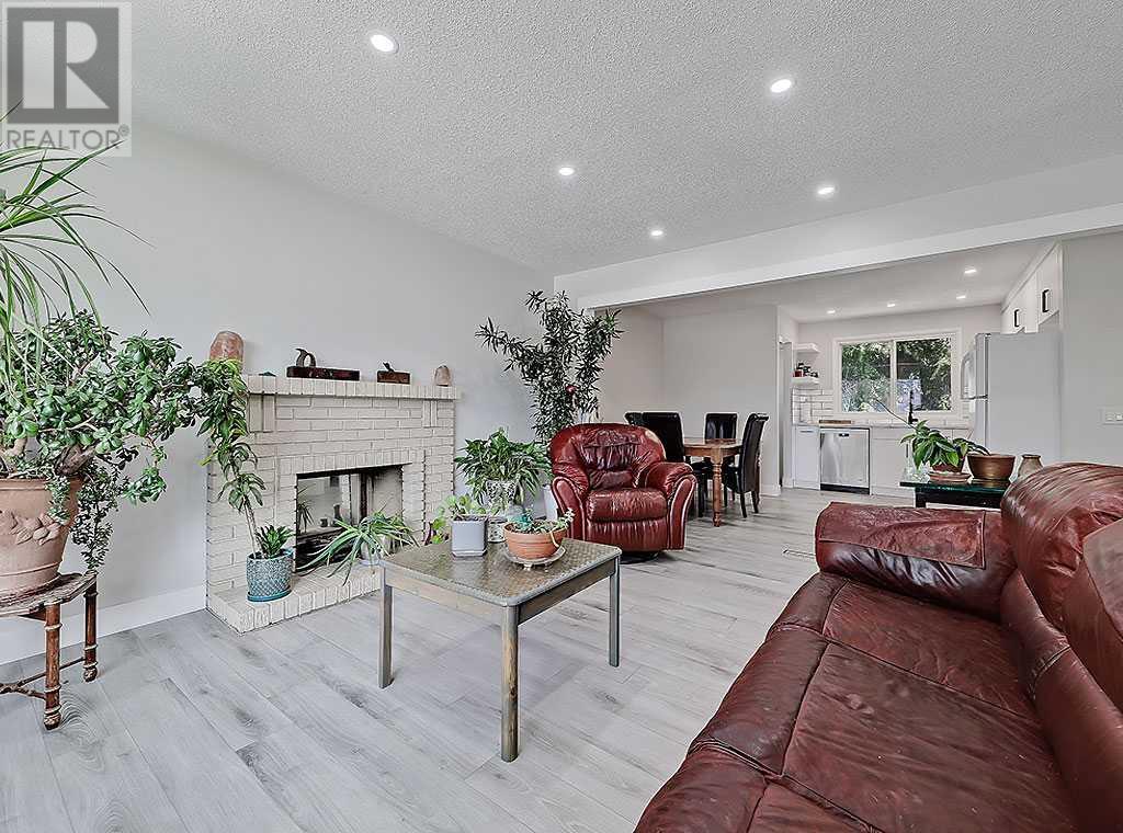 Single Family House Bi-level for Sale in  Lysander Place SE Ogden Calgary 