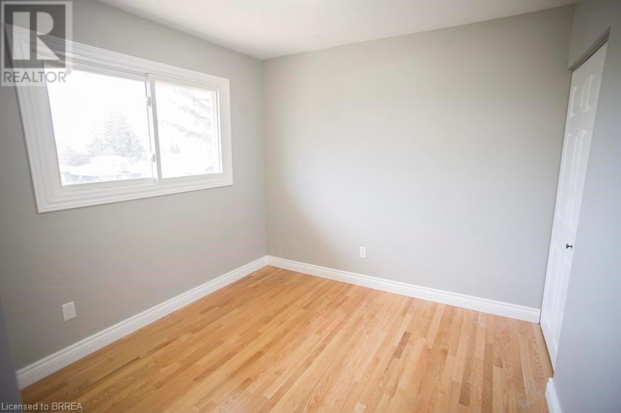 Photo 18 of 415 Chatham Street, Brantford ON