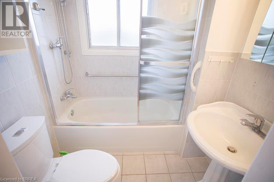 Photo 34 of 415 Chatham Street, Brantford ON