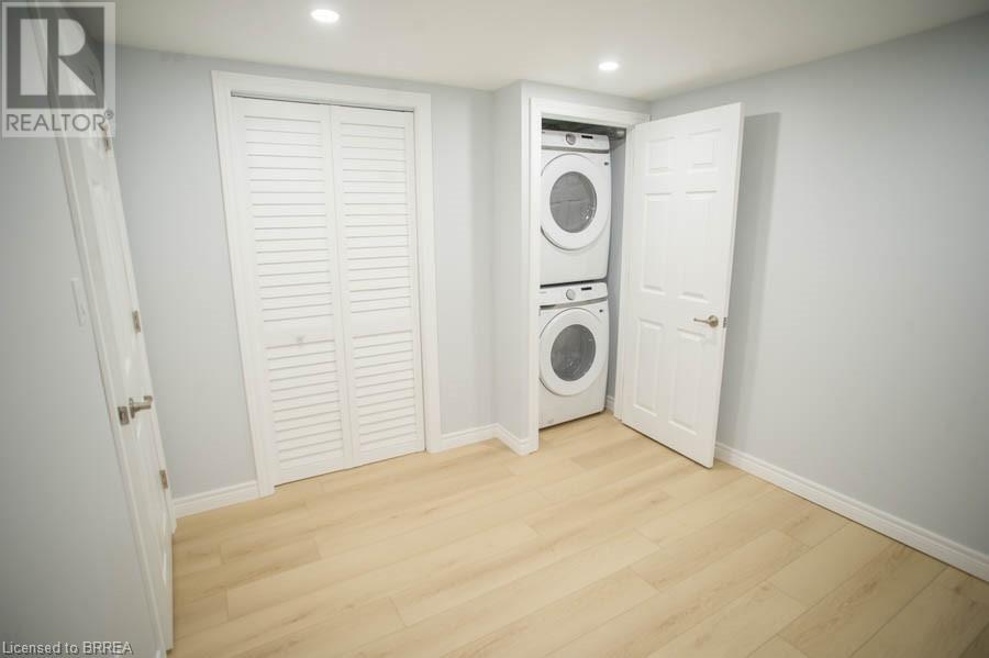Photo 24 of 415 Chatham Street, Brantford ON
