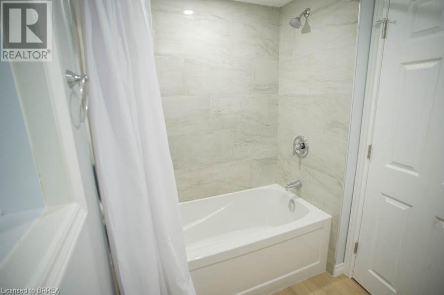 Photo 7 of 415 Chatham Street, Brantford ON