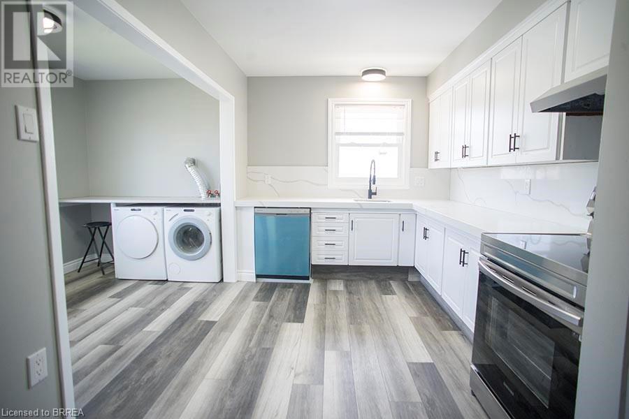 Photo 20 of 415 Chatham Street, Brantford ON