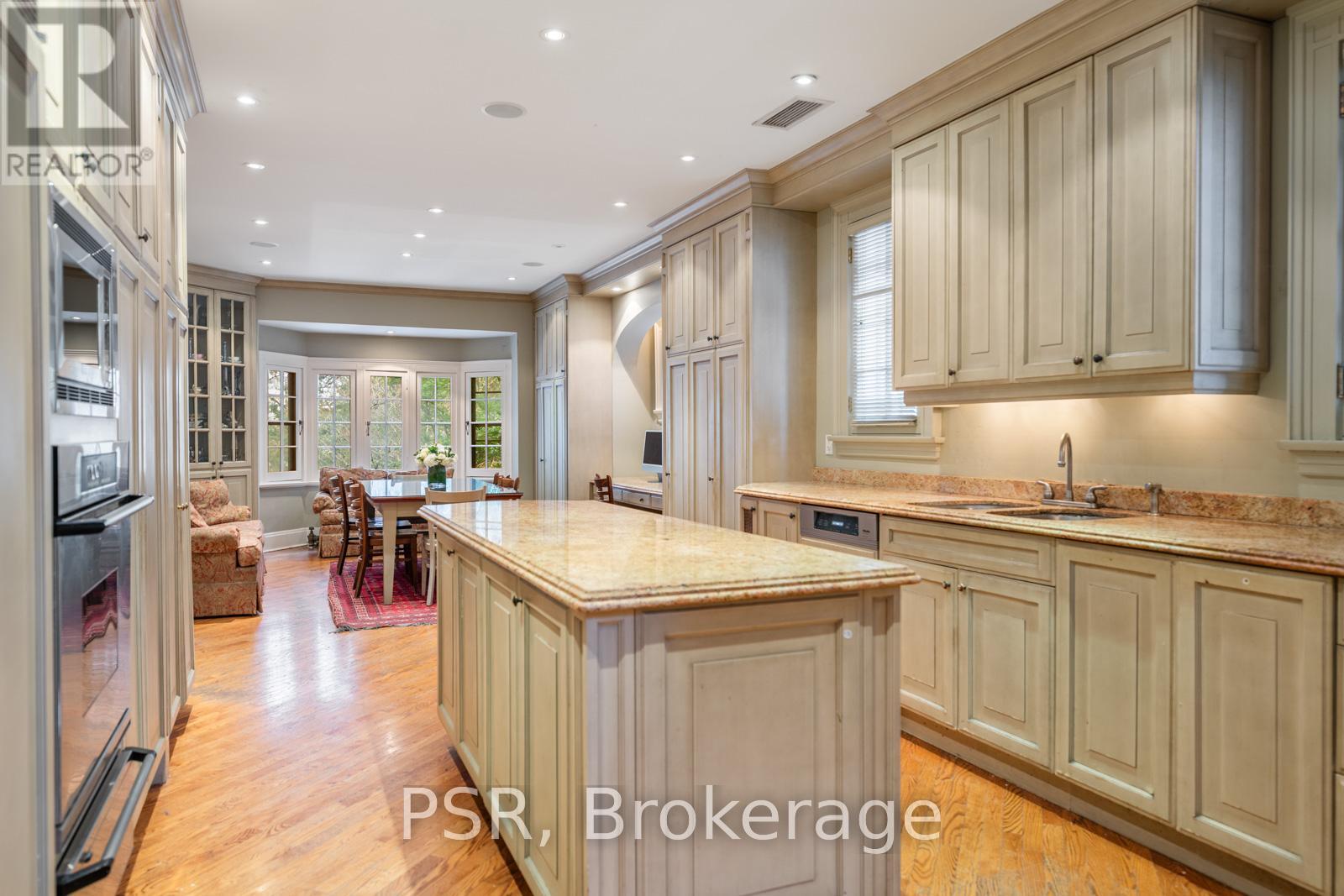 Photo 11 of 13 Old Forest Hill Road, Toronto ON
