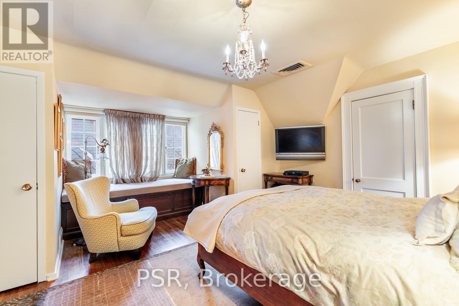 Photo 20 of 13 Old Forest Hill Road, Toronto ON