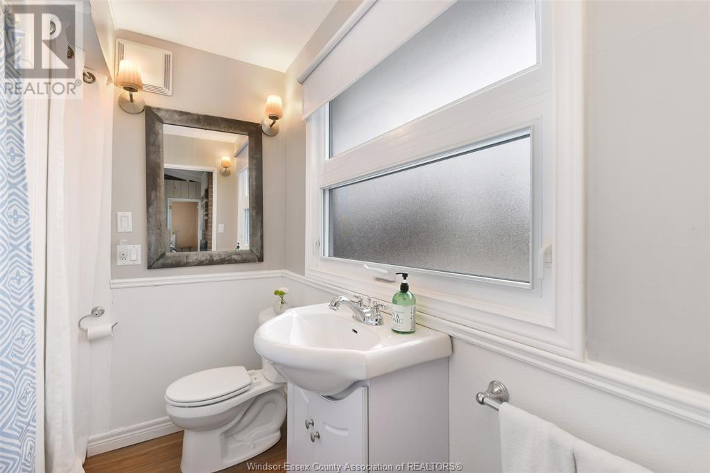 Photo 16 of 206 Robson, Leamington ON