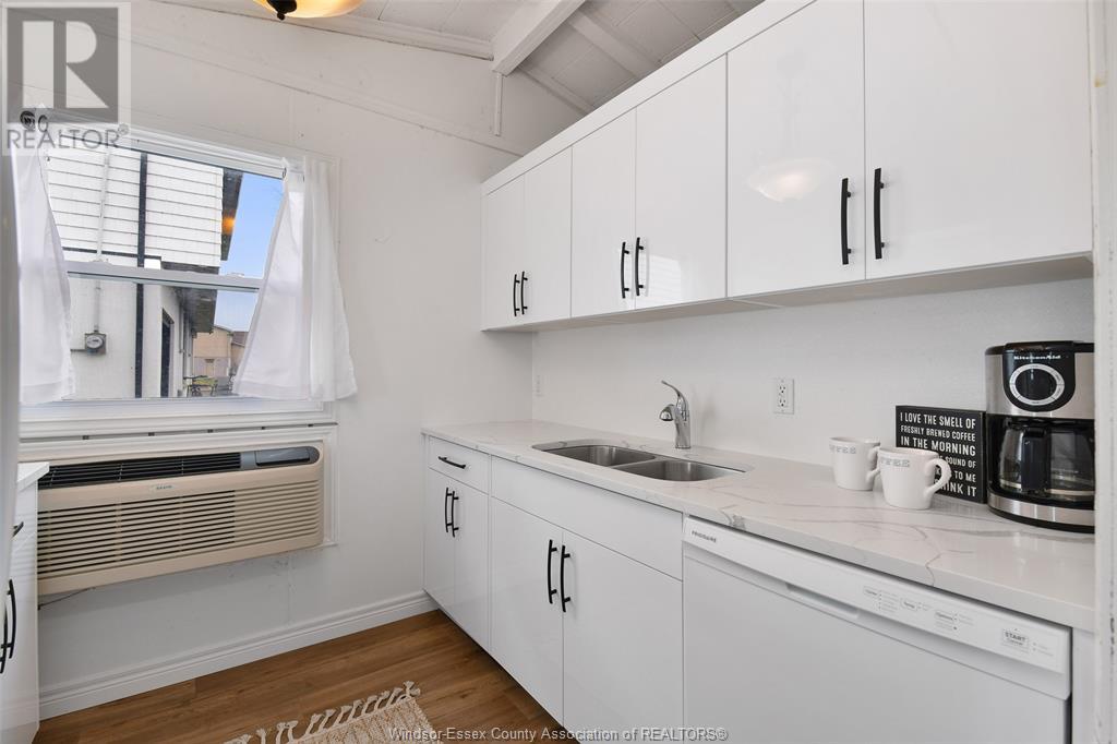 Photo 3 of 206 Robson, Leamington ON