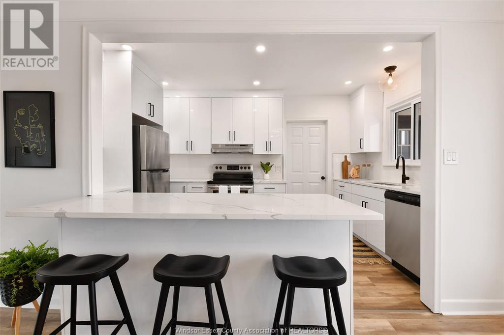 Photo 8 of 208 Robson, Leamington ON