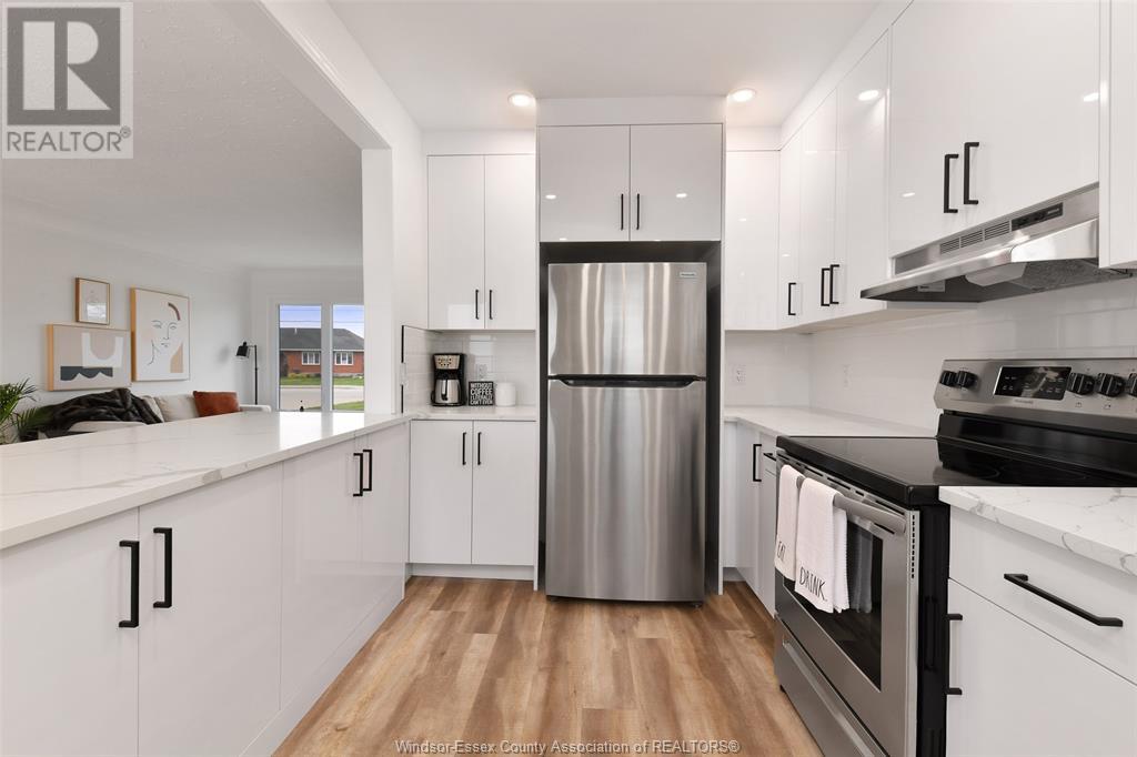 Photo 2 of 208 Robson, Leamington ON