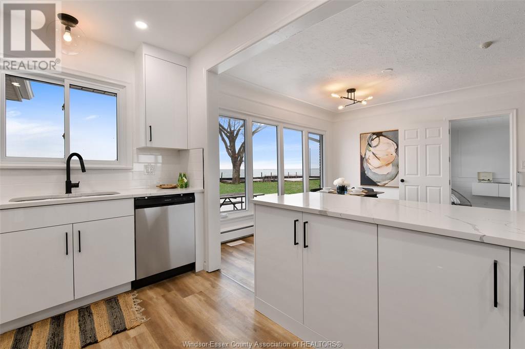 Photo 39 of 208 Robson, Leamington ON