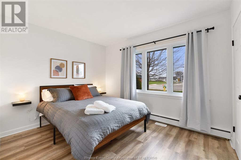 Photo 17 of 208 Robson, Leamington ON