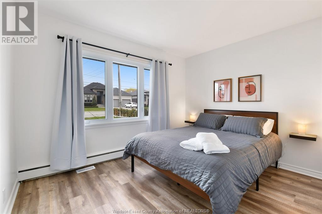 Photo 40 of 208 Robson, Leamington ON