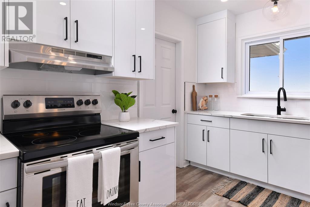 Photo 20 of 208 Robson, Leamington ON