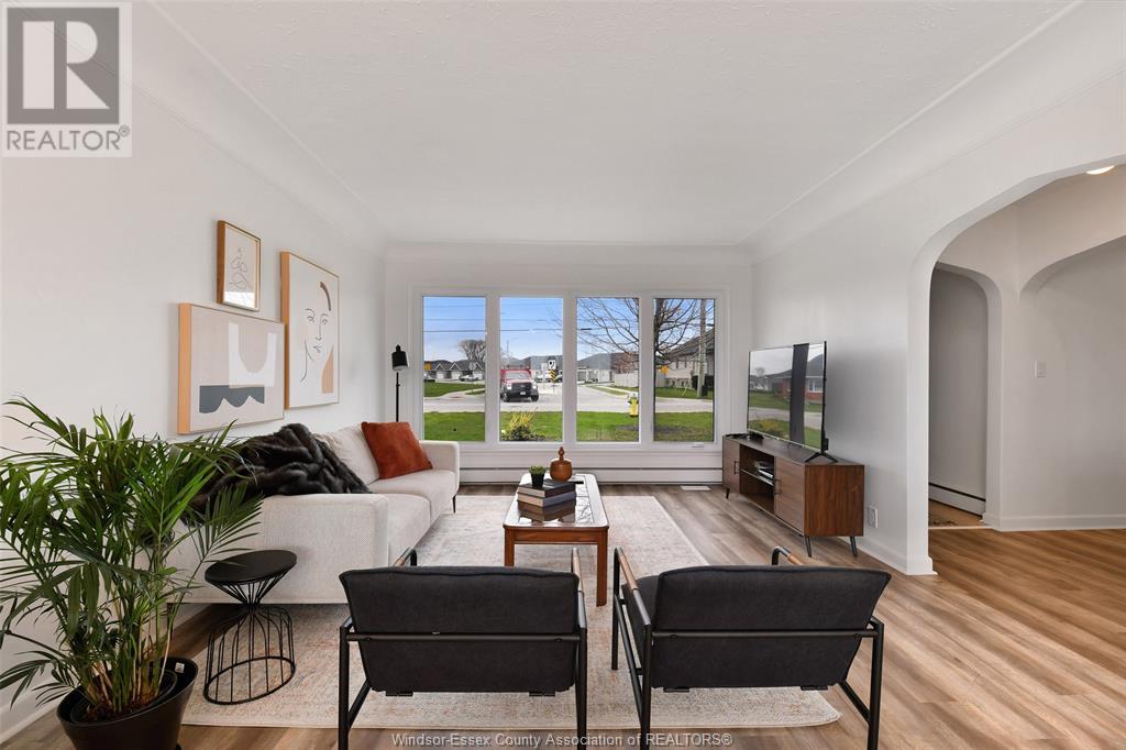 Photo 7 of 208 Robson, Leamington ON