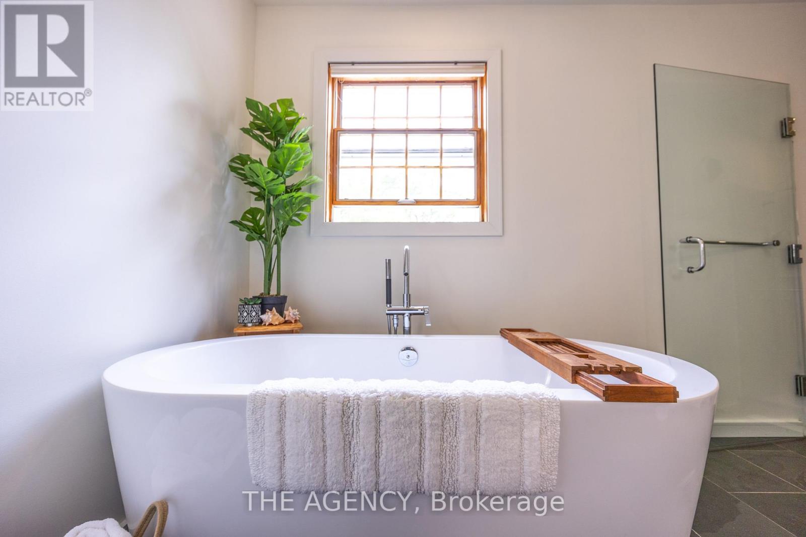 Photo 6 of 1411 Cedar Lane, Bracebridge ON