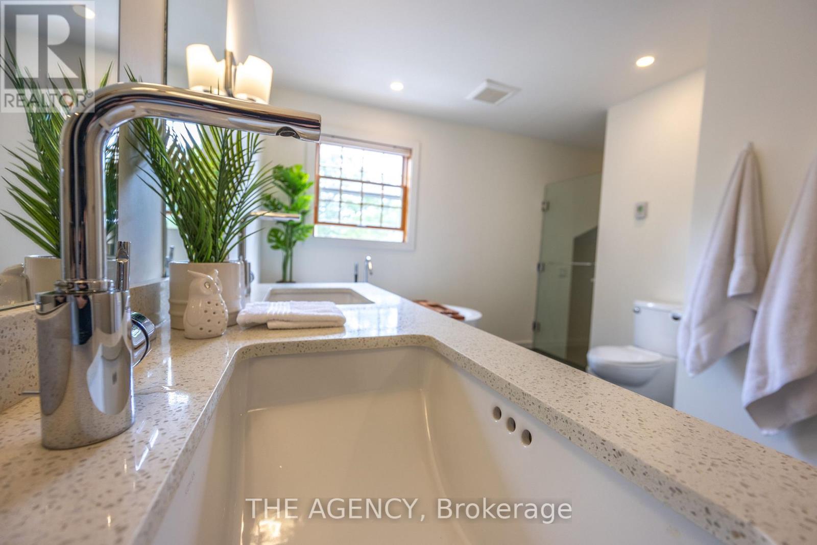 Photo 13 of 1411 Cedar Lane, Bracebridge ON
