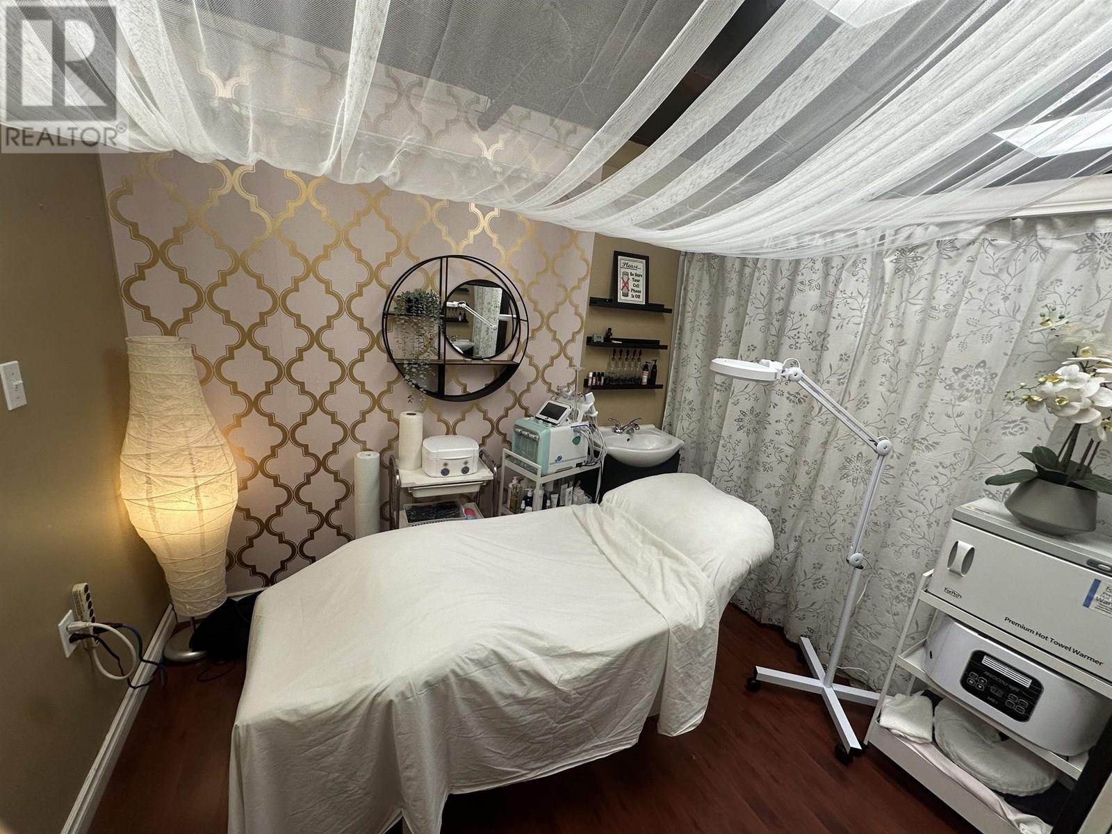 Photo 3 of 8073 Confidencial, Vancouver BC