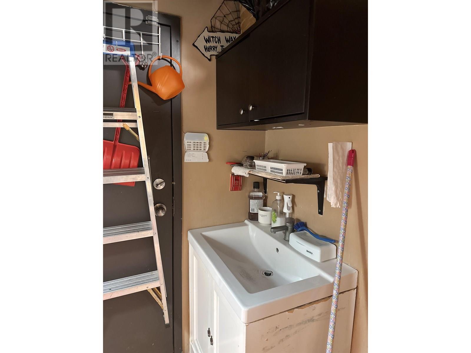Photo 9 of 8073 Confidencial, Vancouver BC