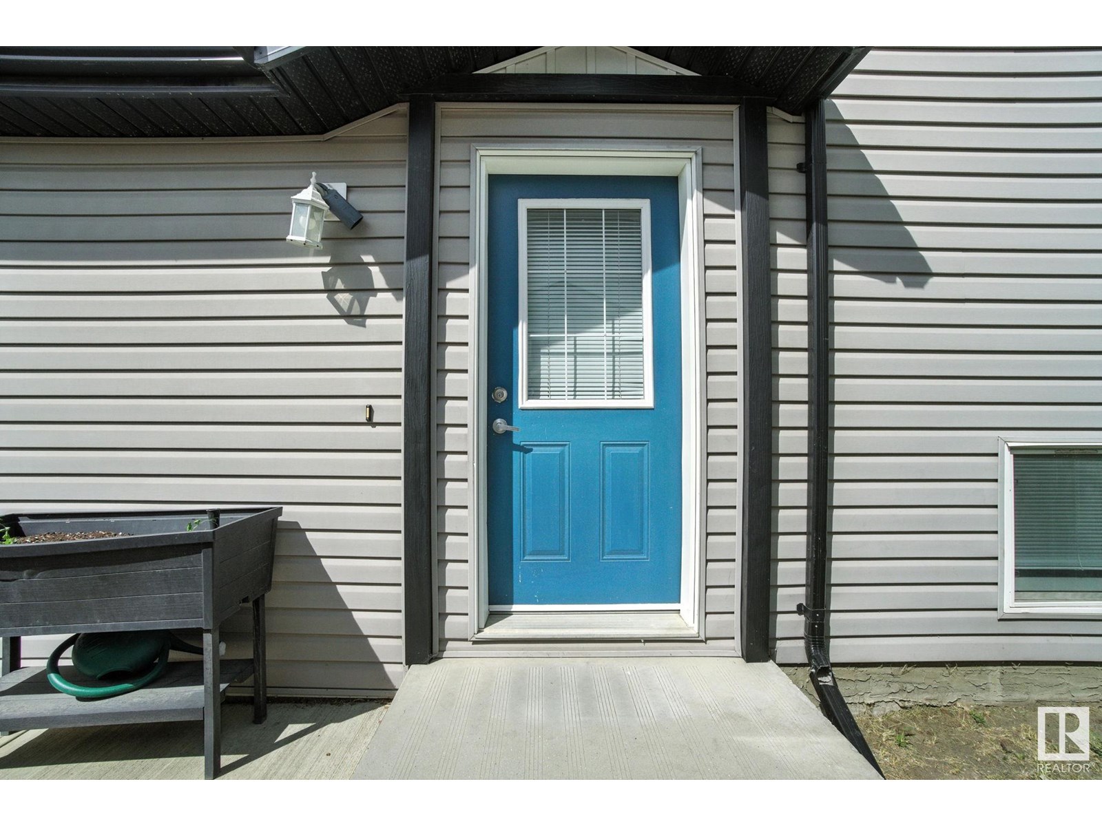 Photo 5 of 15 6520 2 Av Sw, Edmonton AB