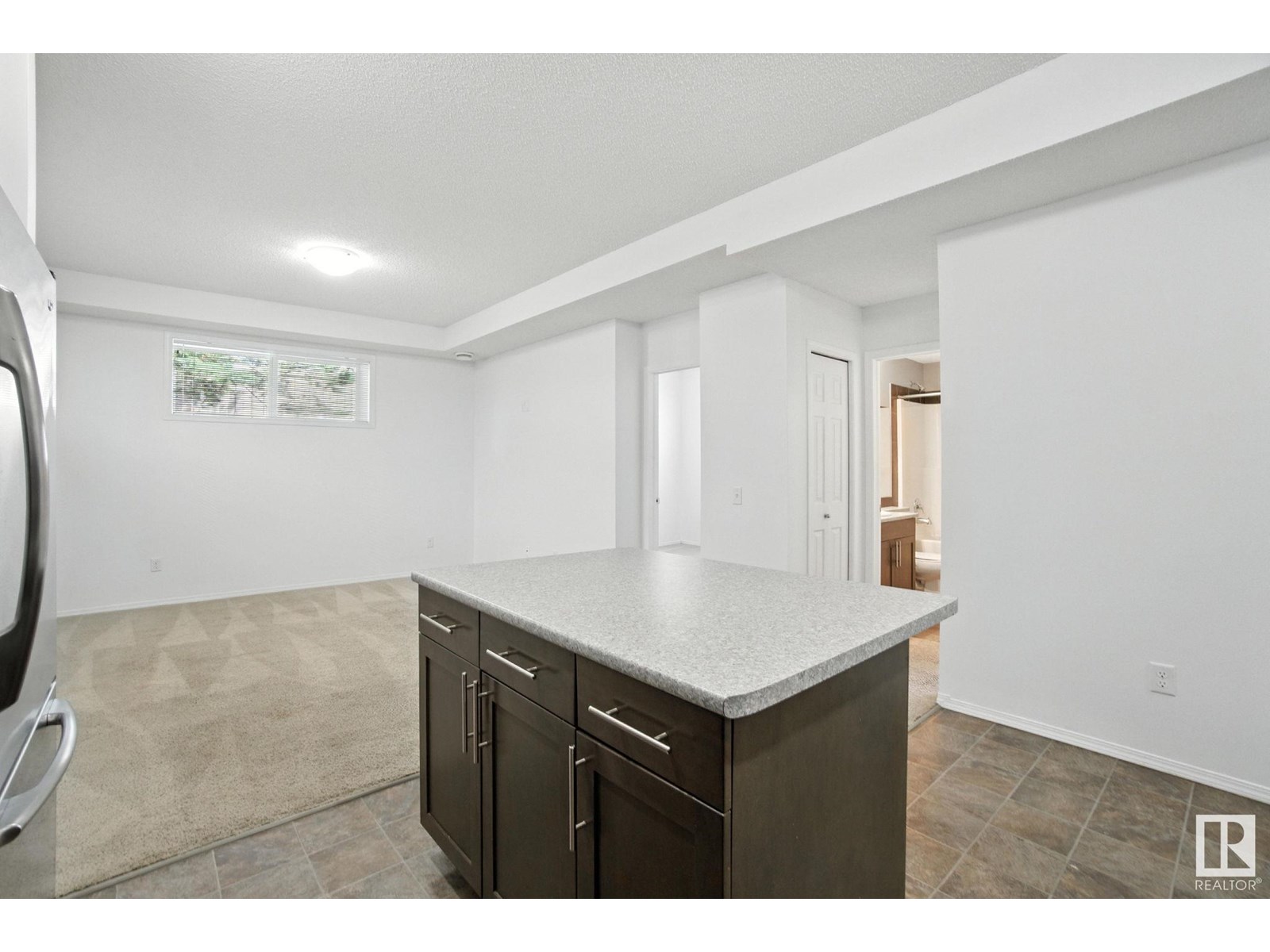 Photo 12 of 15 6520 2 Av Sw, Edmonton AB