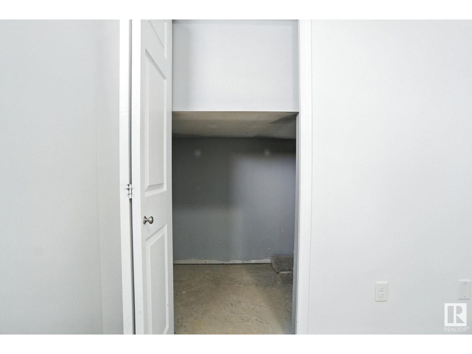 Photo 21 of 15 6520 2 Av Sw, Edmonton AB