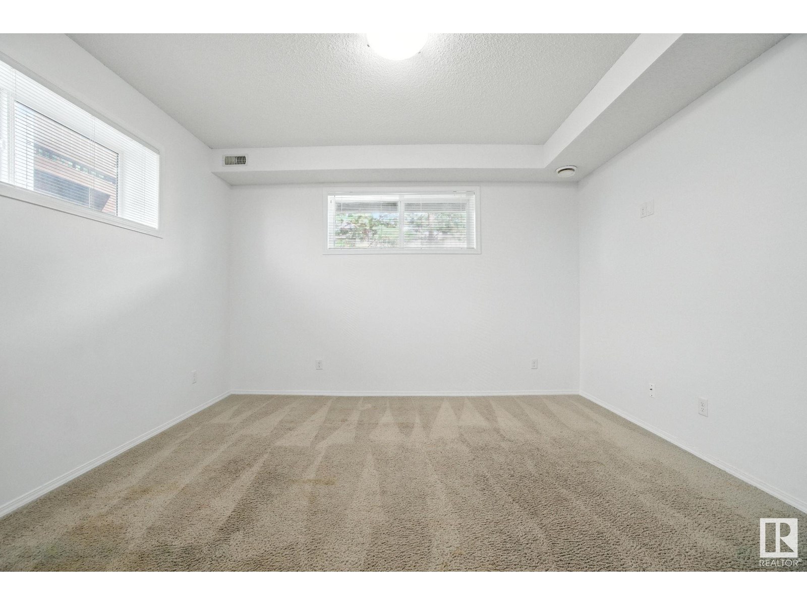 Photo 13 of 15 6520 2 Av Sw, Edmonton AB