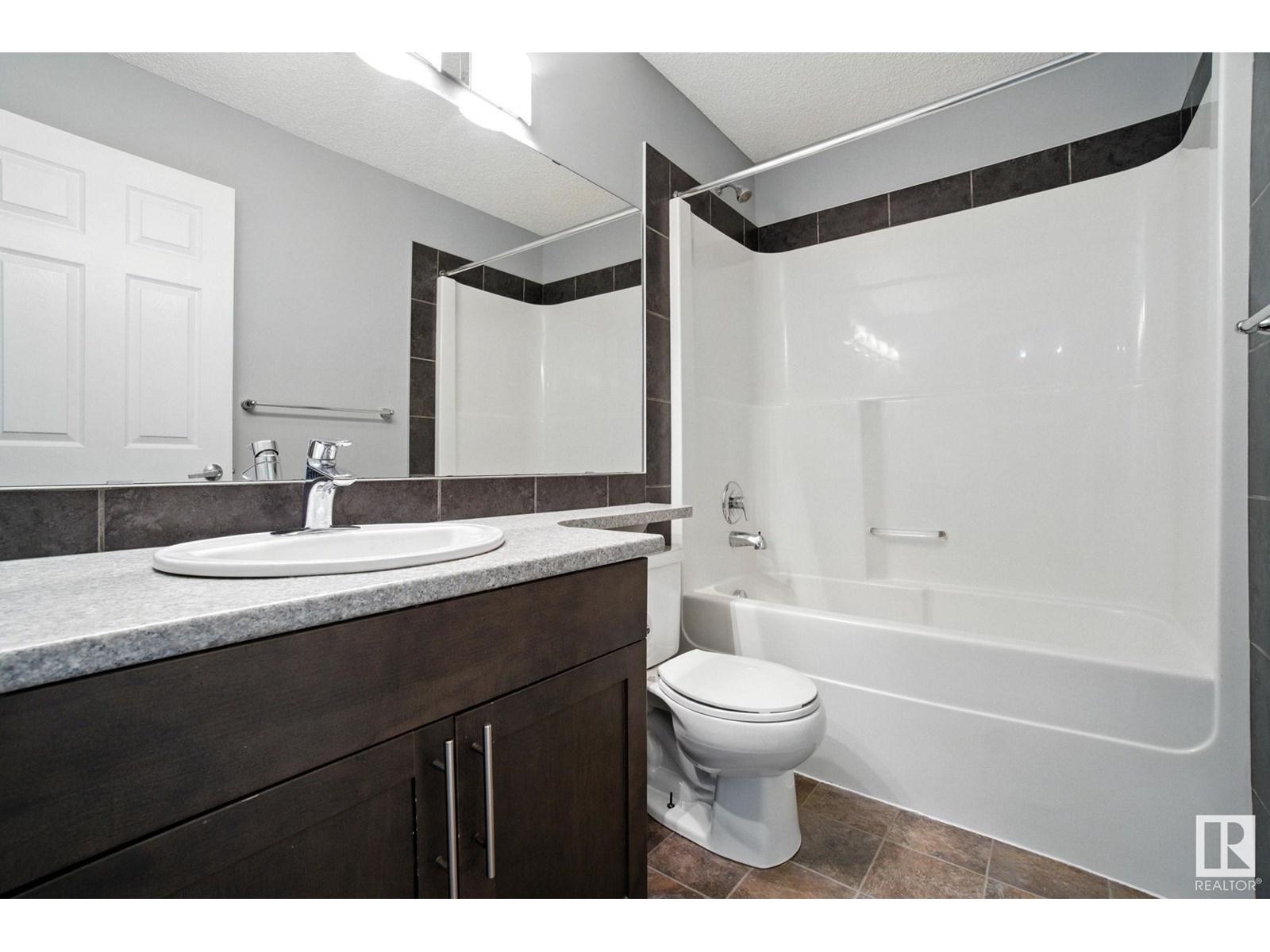 Photo 22 of 15 6520 2 Av Sw, Edmonton AB