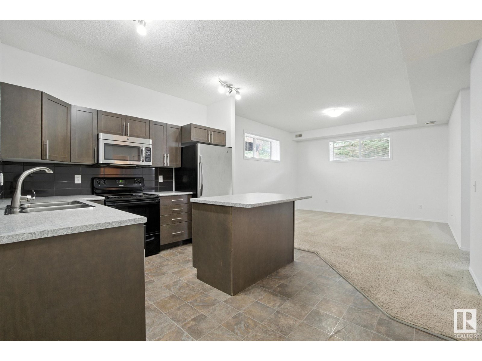Photo 9 of 15 6520 2 Av Sw, Edmonton AB