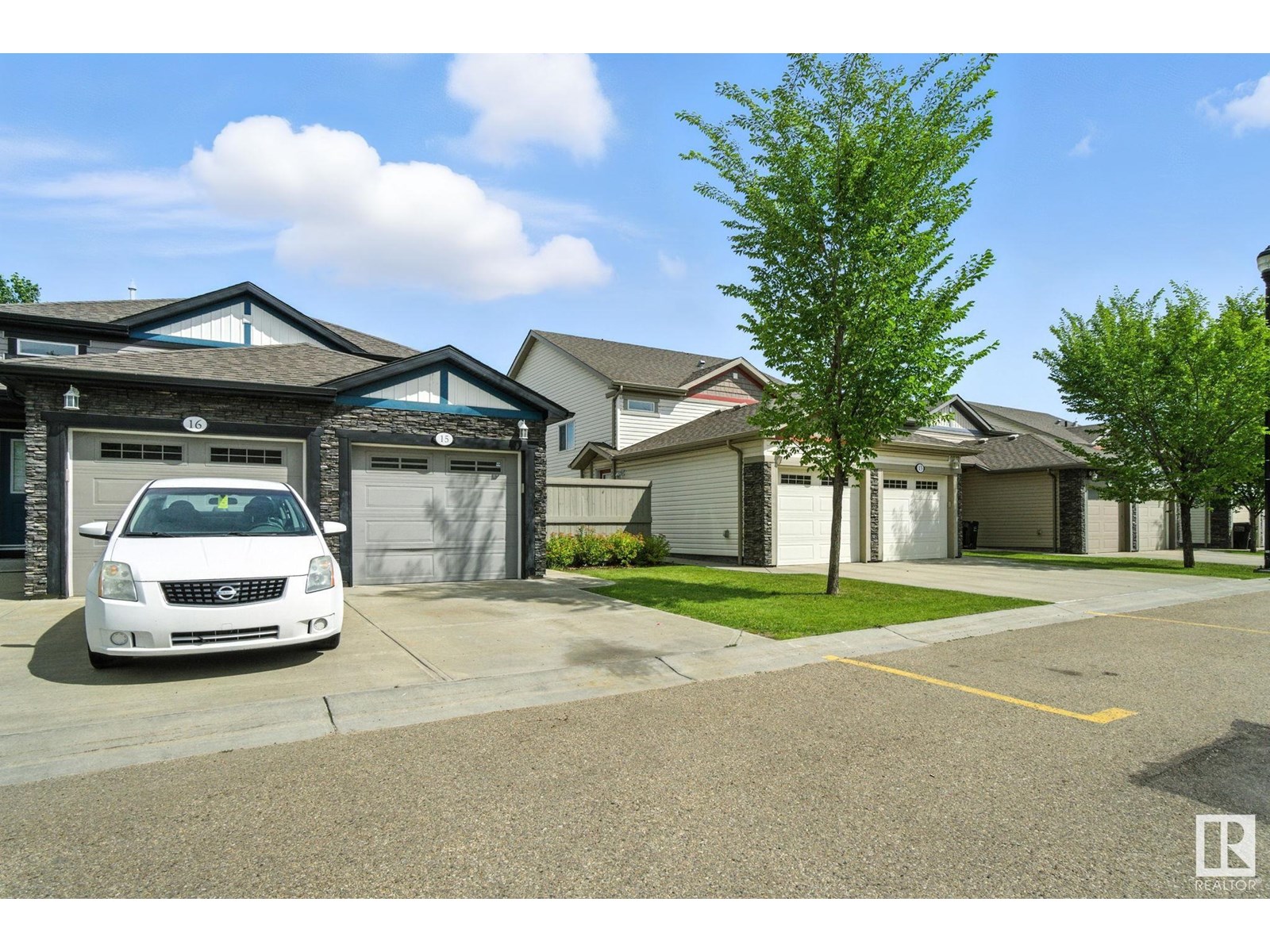 Photo 3 of 15 6520 2 Av Sw, Edmonton AB