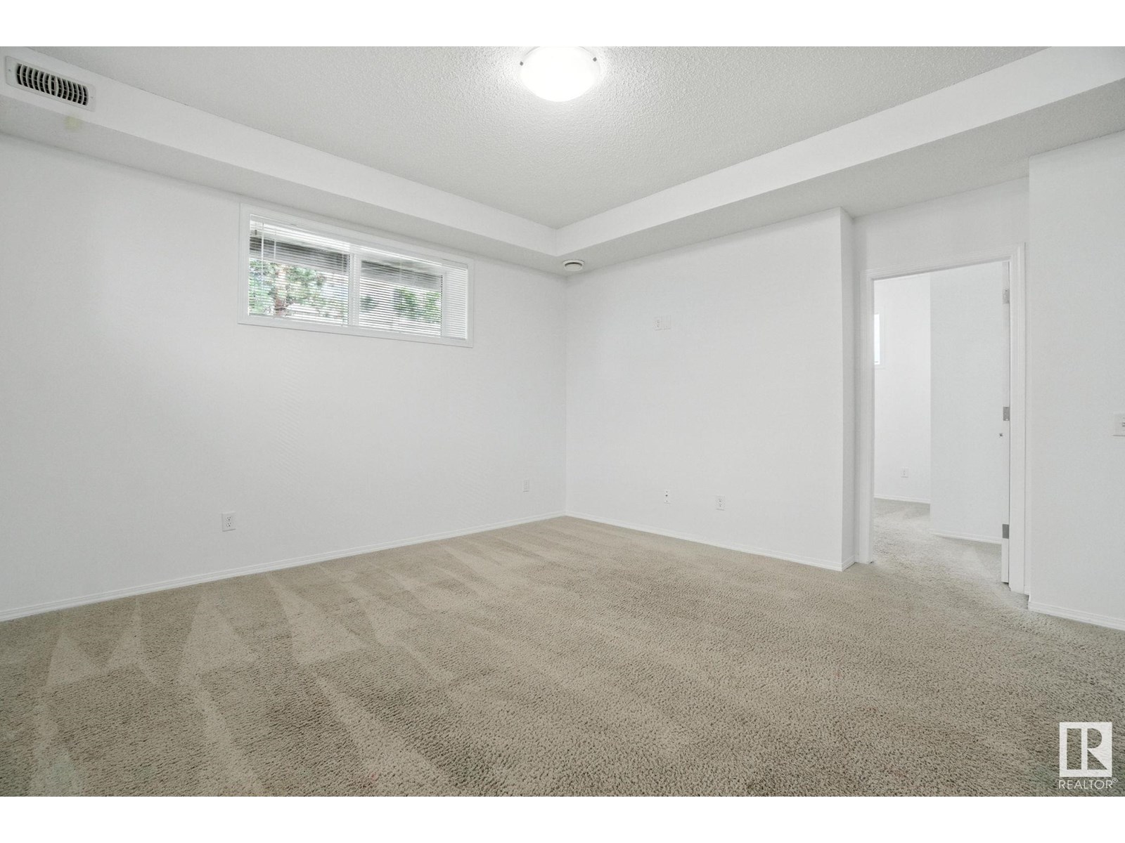 Photo 15 of 15 6520 2 Av Sw, Edmonton AB