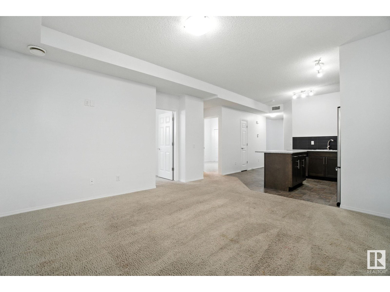 Photo 16 of 15 6520 2 Av Sw, Edmonton AB