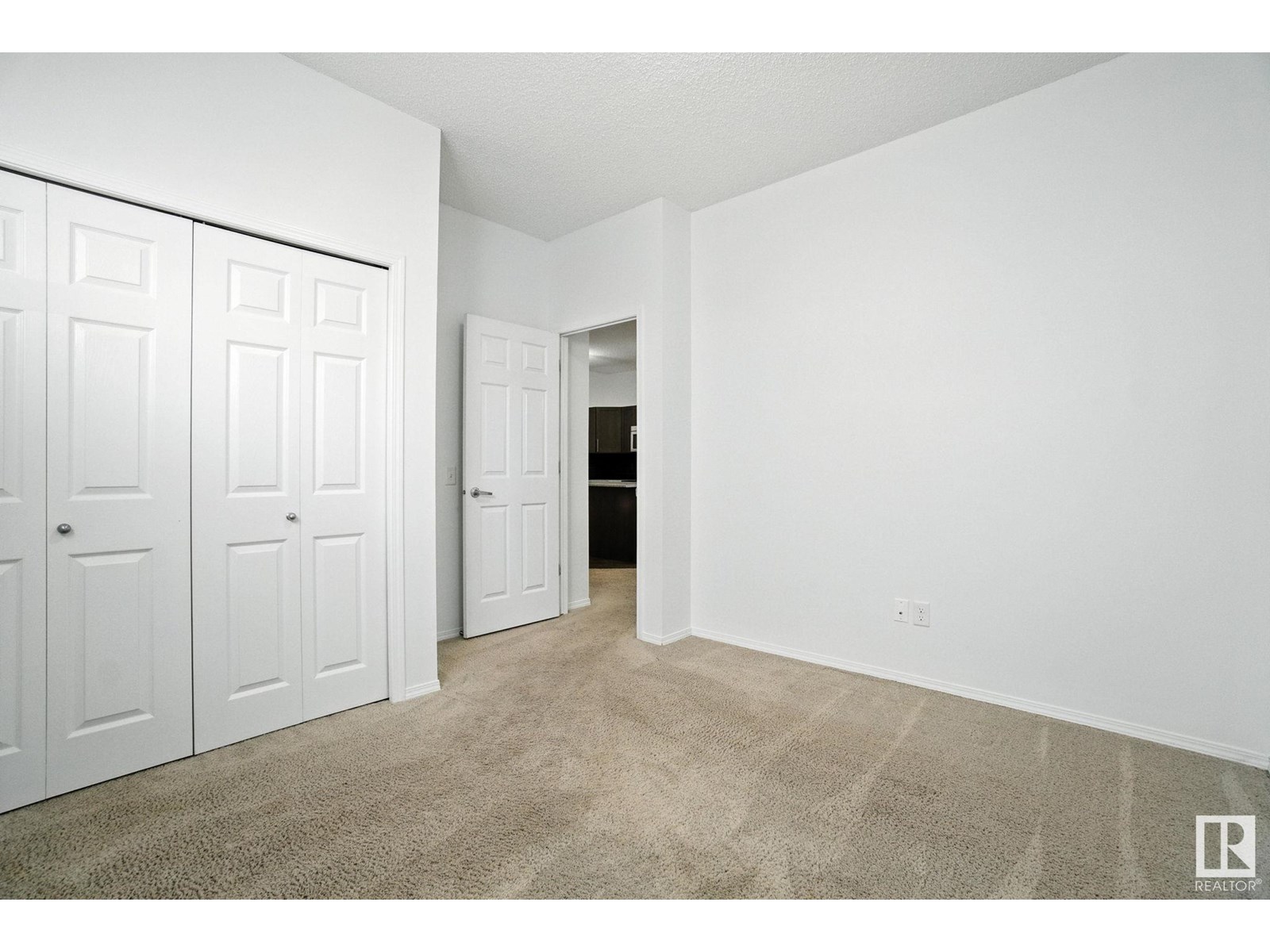 Photo 25 of 15 6520 2 Av Sw, Edmonton AB