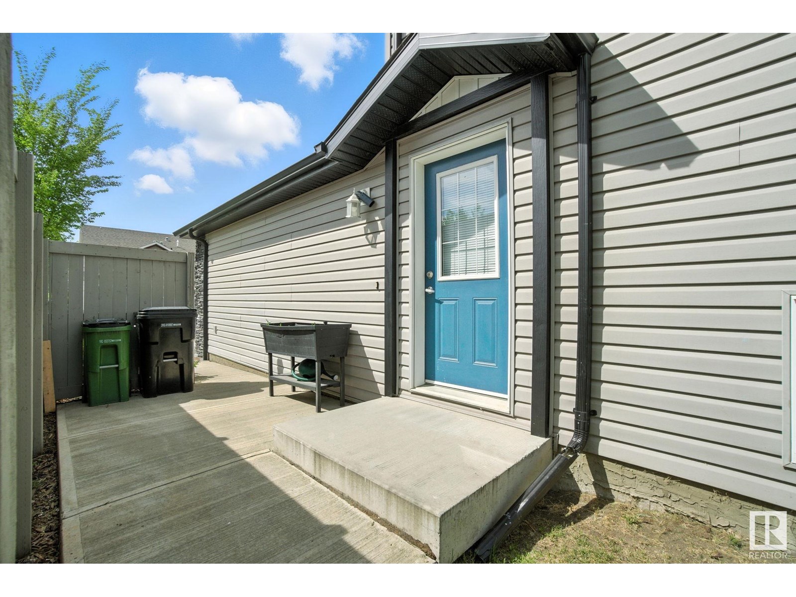 Photo 4 of 15 6520 2 Av Sw, Edmonton AB