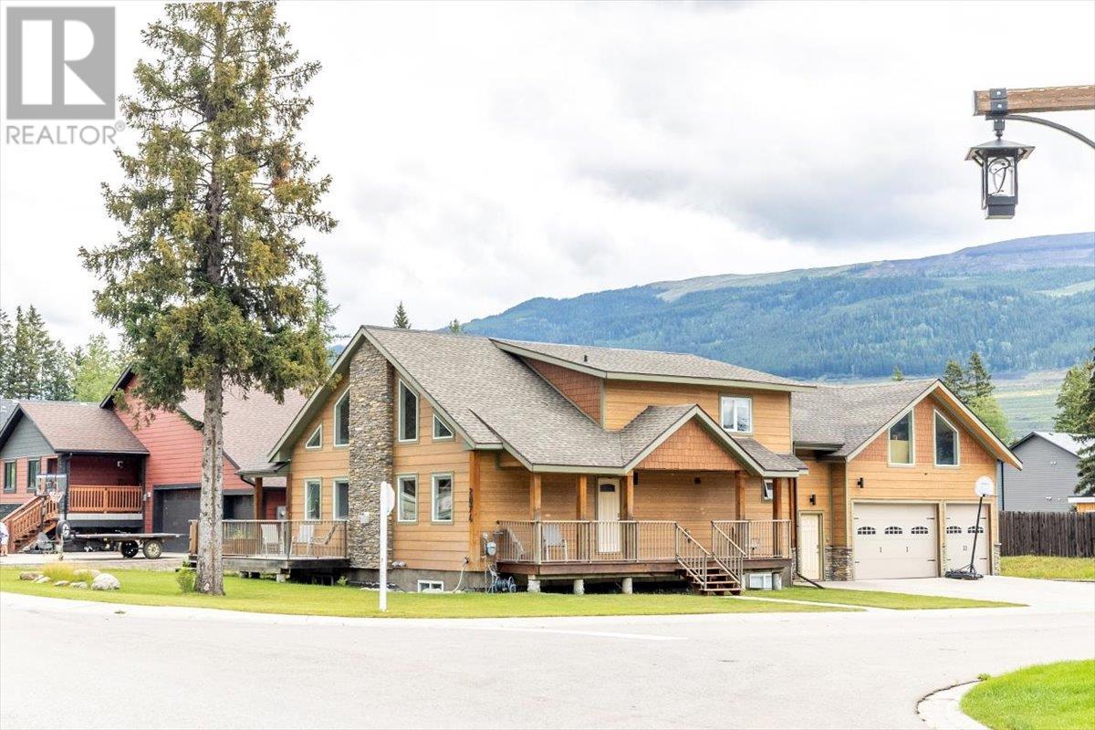 Photo 2 of 2074 Golden Eagle Drive, Sparwood BC
