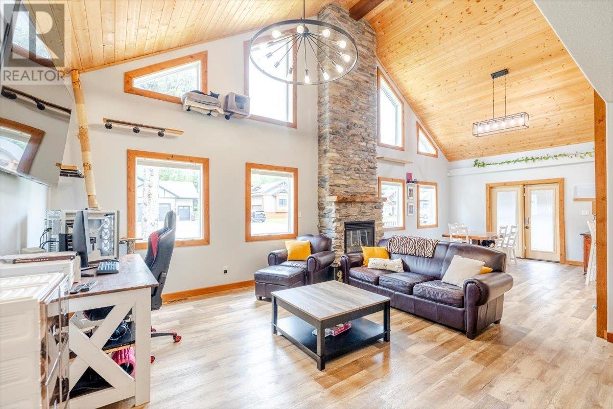 Photo 12 of 2074 Golden Eagle Drive, Sparwood BC