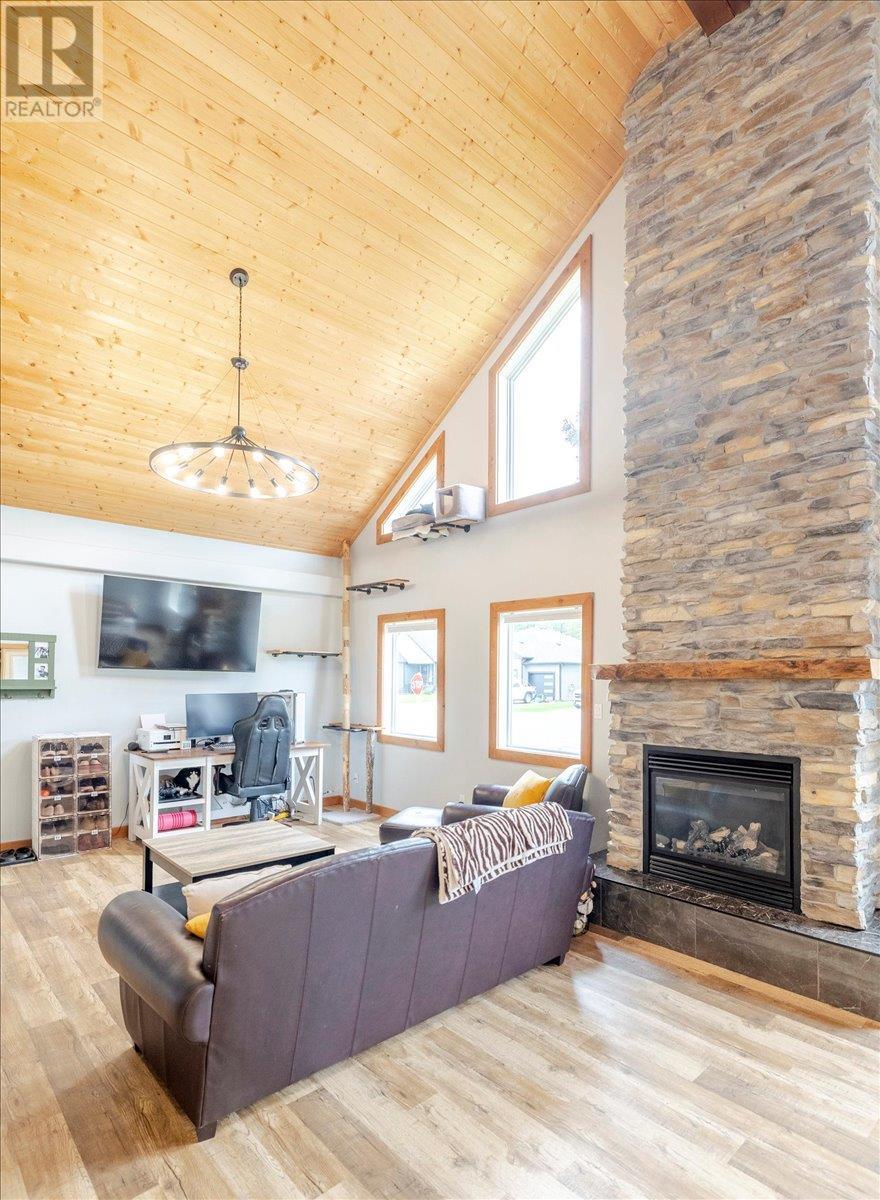 Photo 21 of 2074 Golden Eagle Drive, Sparwood BC