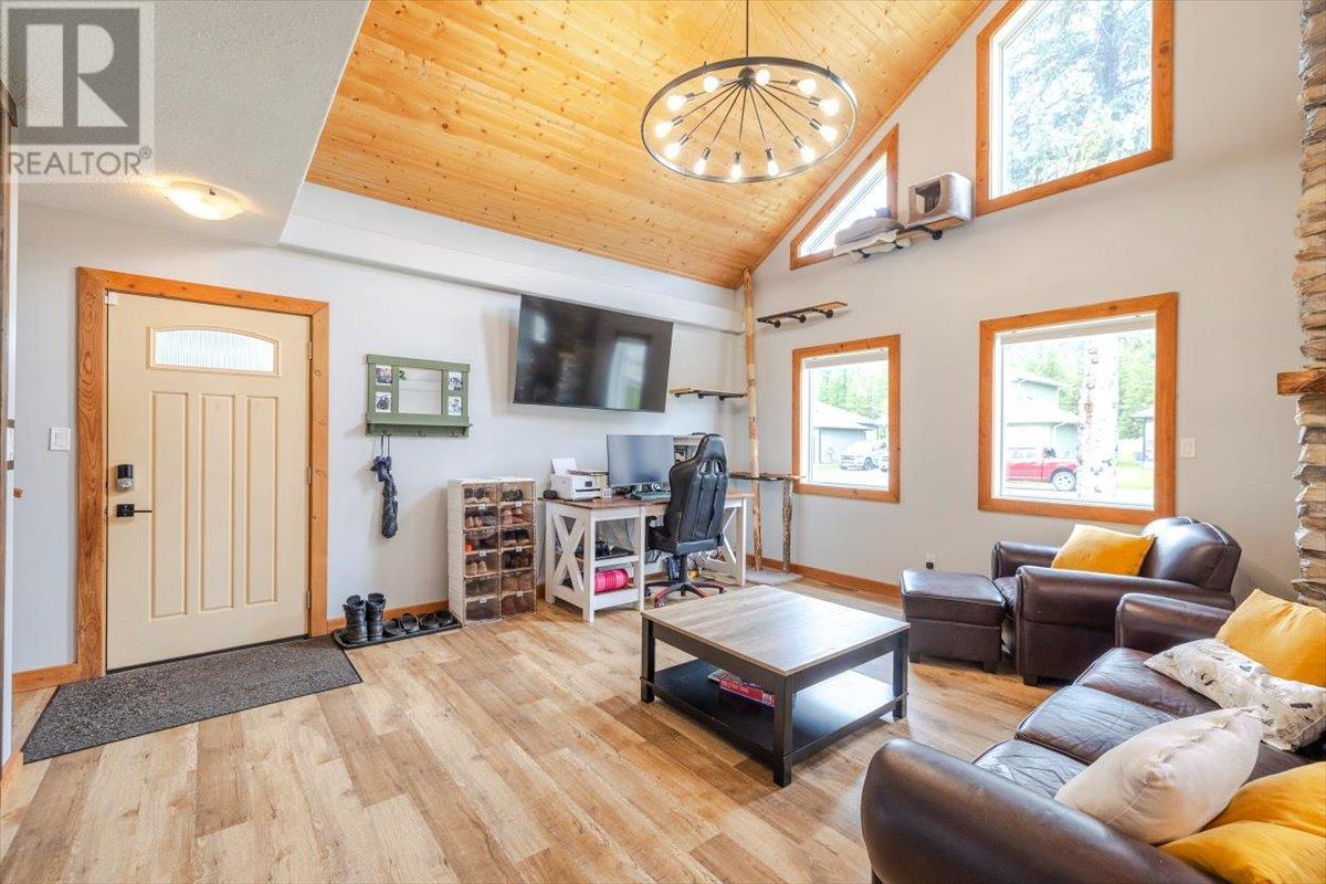Photo 9 of 2074 Golden Eagle Drive, Sparwood BC
