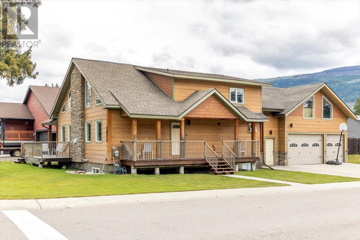 Photo 3 of 2074 Golden Eagle Drive, Sparwood BC