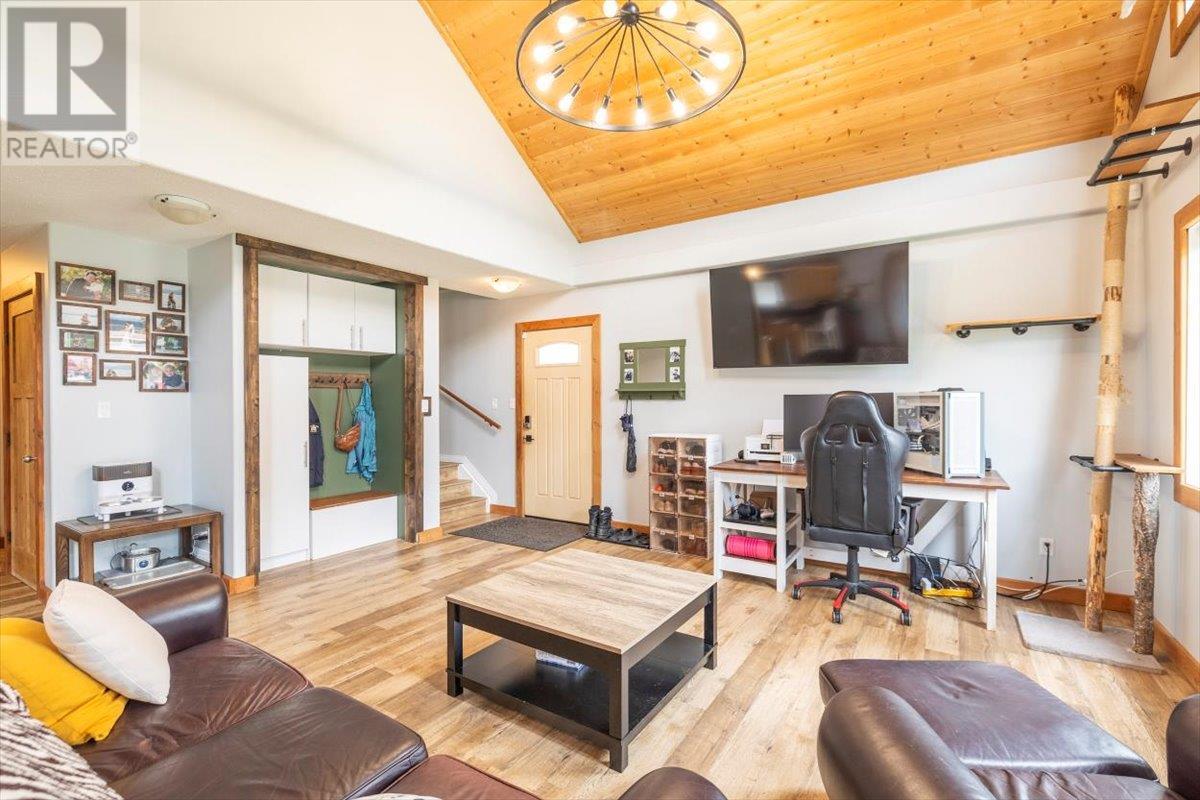 Photo 10 of 2074 Golden Eagle Drive, Sparwood BC