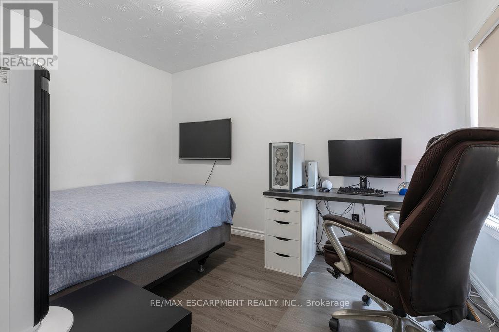 Photo 8 of 52 Clyde Street, Hamilton ON