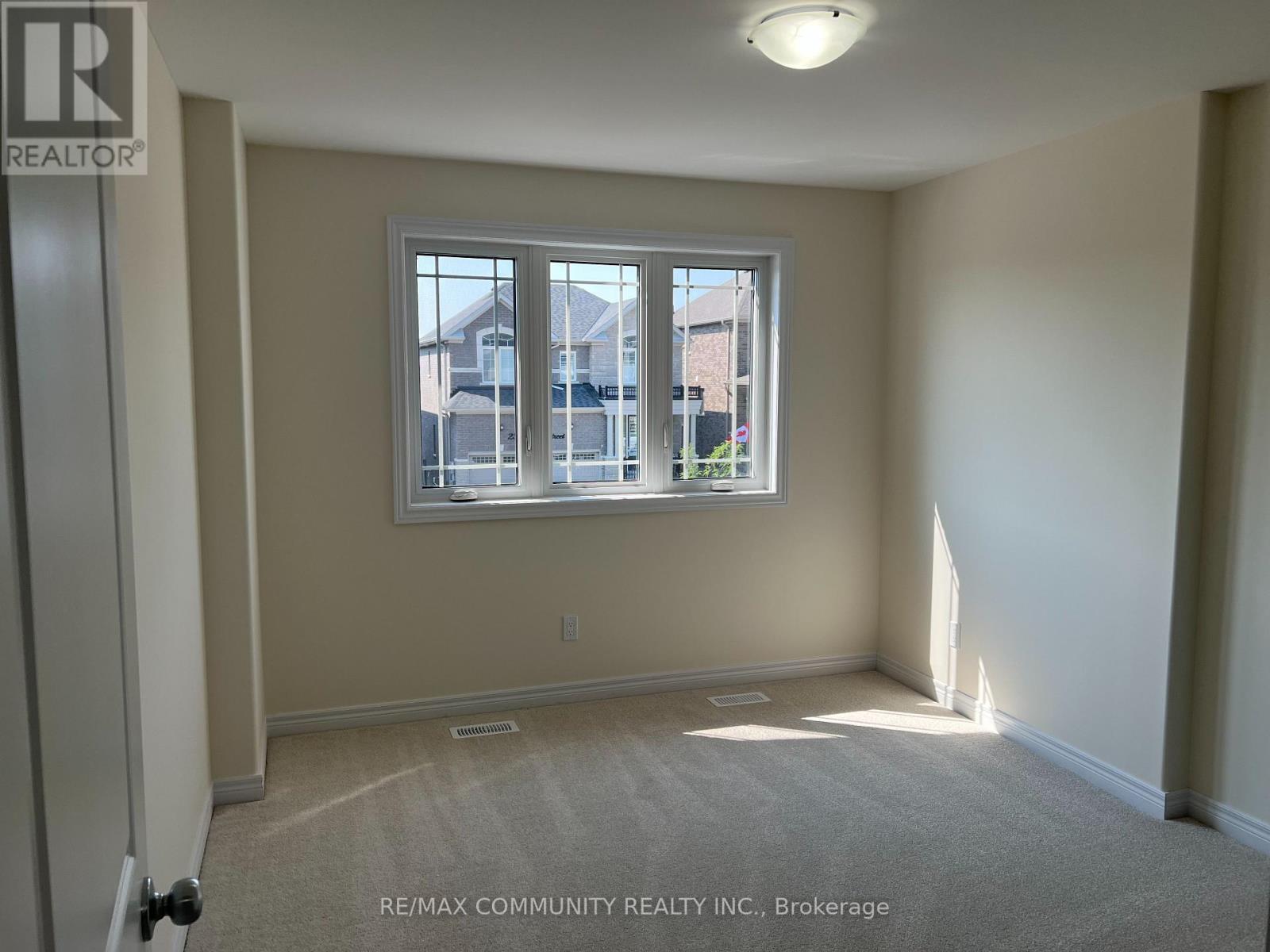 Photo 4 of 236 Oneil Street, Peterborough North ON