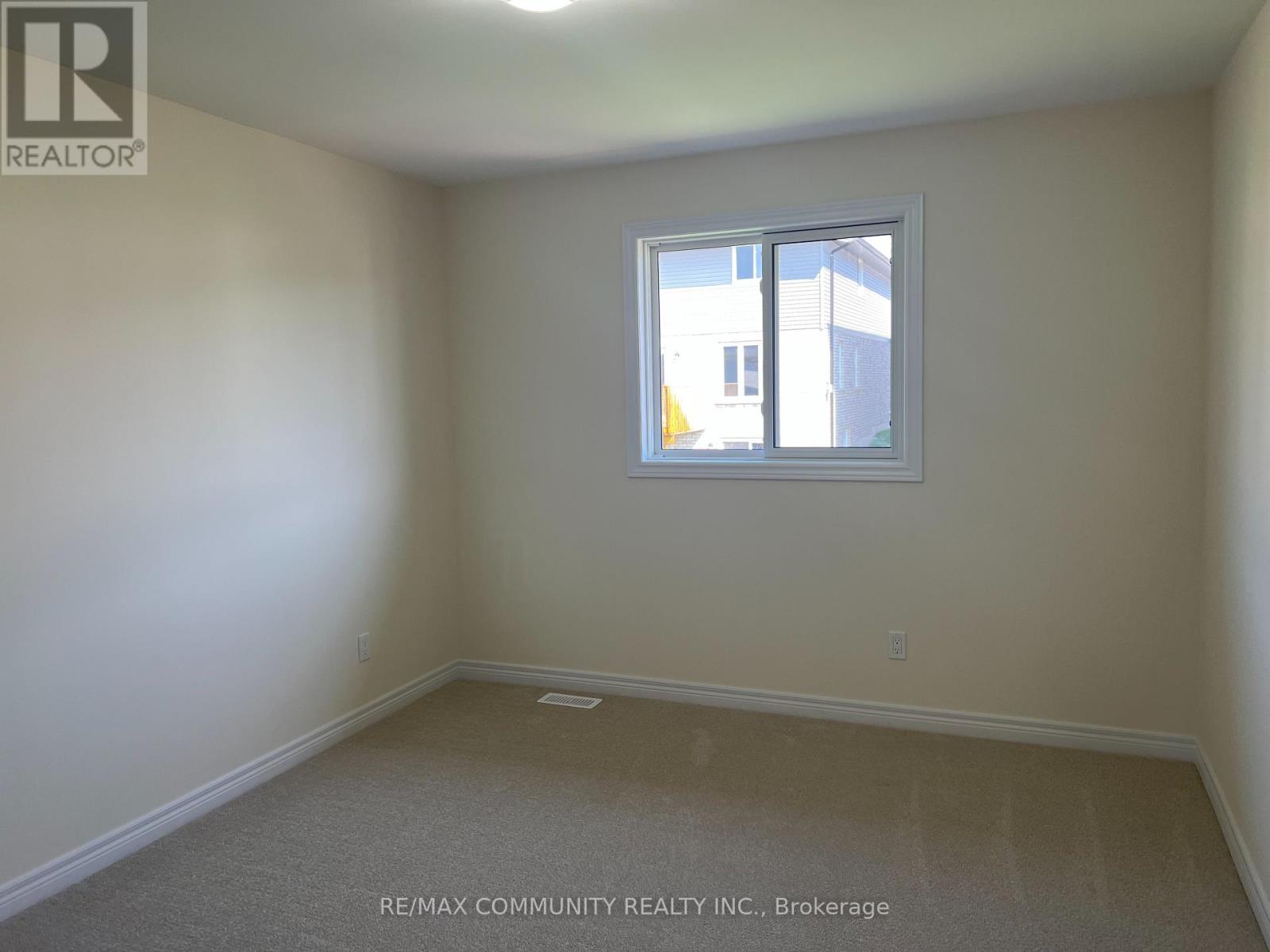 Photo 8 of 236 Oneil Street, Peterborough North ON